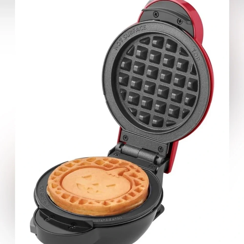 DASH - Multimaker with 7 Removable Plates: Waffle Iron & Griddle - NEW